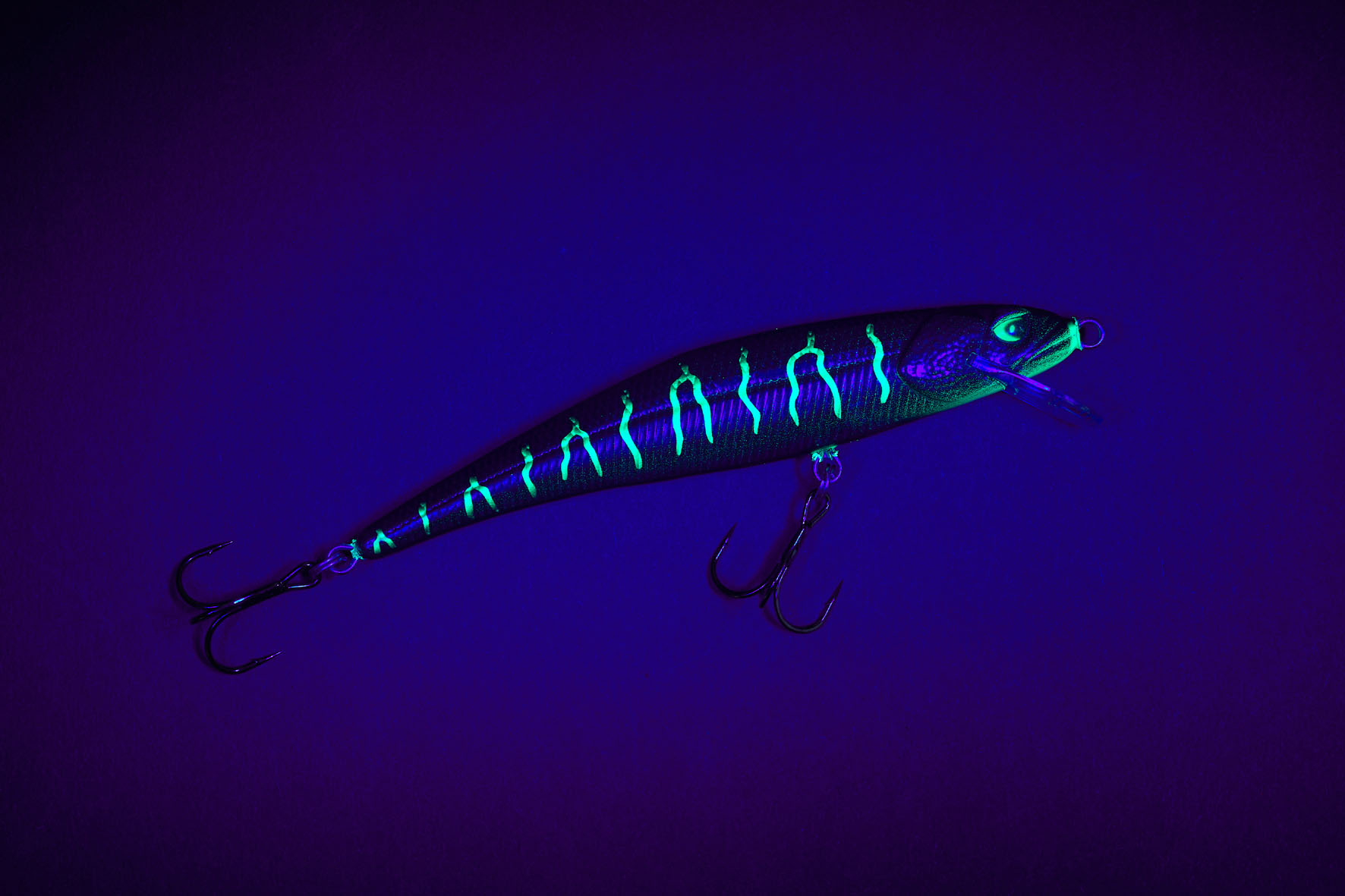 MK Adventure UV Booster 2.0 Black Albino 11cm, Tauchtiefe 1,3m
